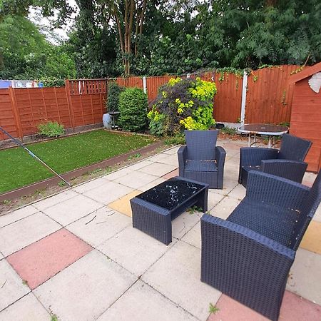 Dalton House - Three Bedroom Property Stretford Free Parking Near The Trafford Centre Манчестър Екстериор снимка