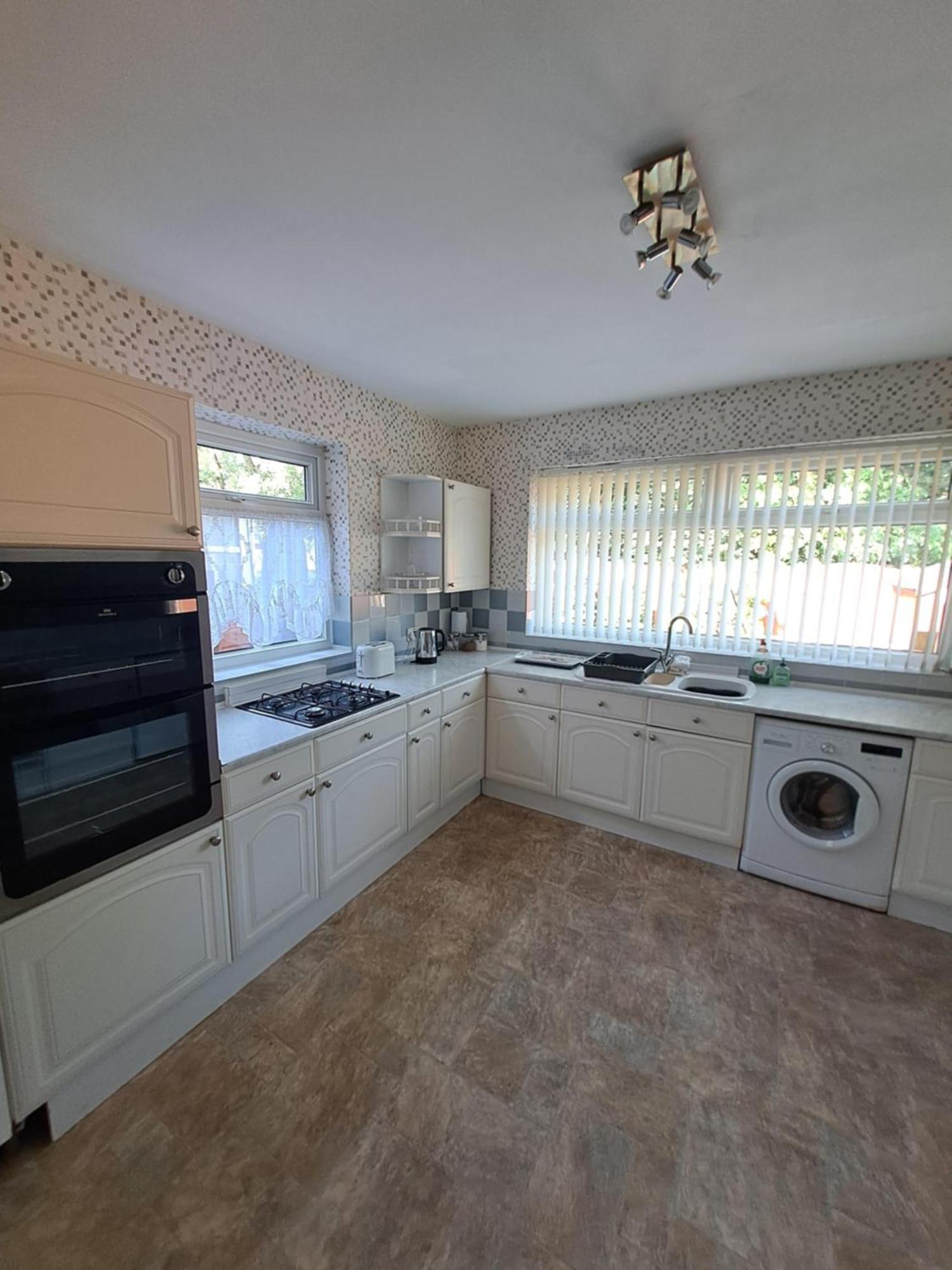 Dalton House - Three Bedroom Property Stretford Free Parking Near The Trafford Centre Манчестър Екстериор снимка