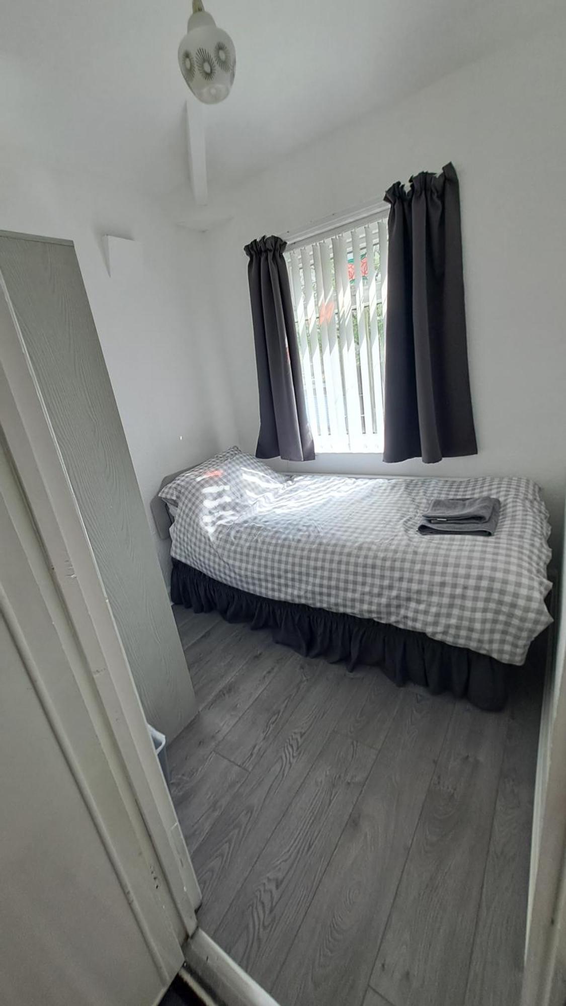 Dalton House - Three Bedroom Property Stretford Free Parking Near The Trafford Centre Манчестър Екстериор снимка